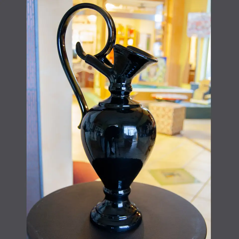 Anfora in ceramica con manico colore nera lucida