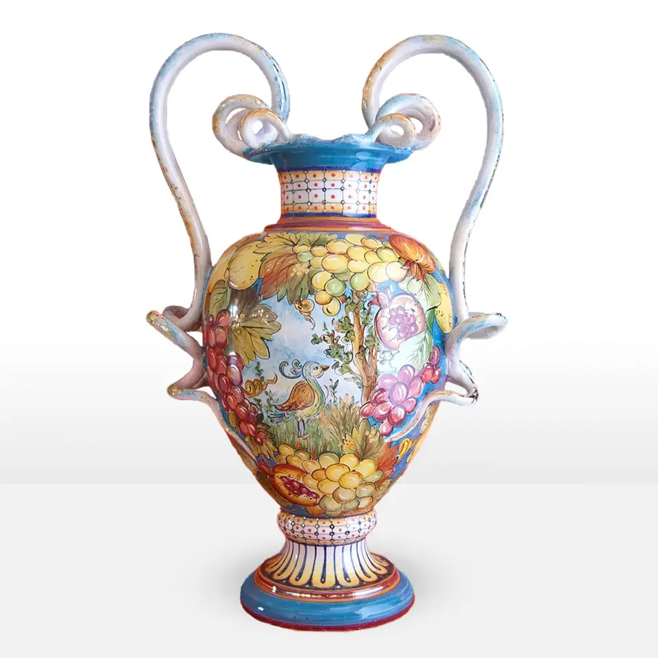 Anfora da giardino realizzata in ceramica decorata a mano