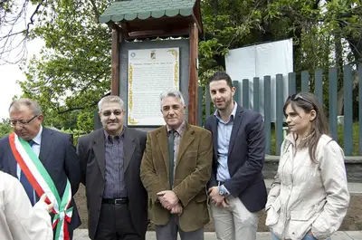 Inaugurazione della targa in pietra lavica con Giuseppe Sorbello e Renato Finocchiaro