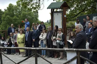 Targa Castagno dei Cento Cavalli durante l'inaugurazione a Sant'Alfio