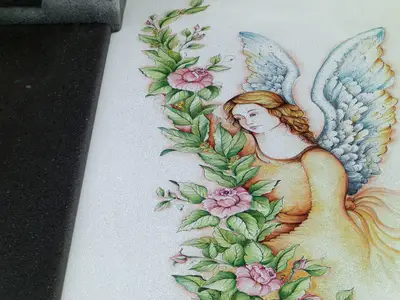 Decorazione su pietra lavica ceramizzata di angeli per lapide