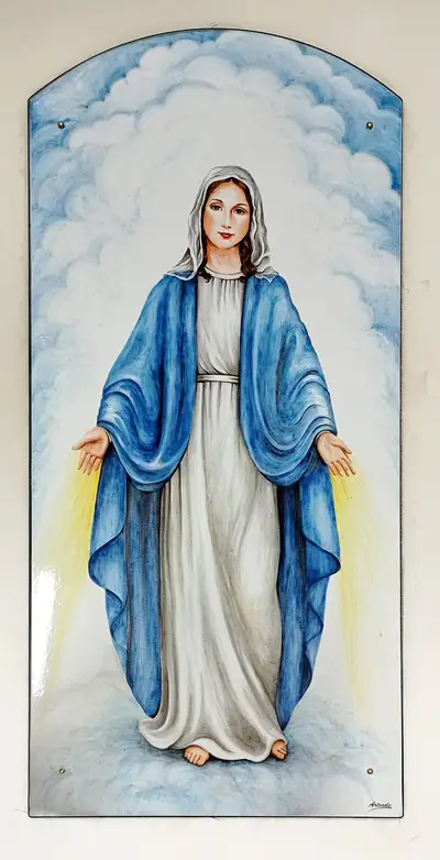 Pannello in pietra lavica decorato a mano con dipinto Madonna