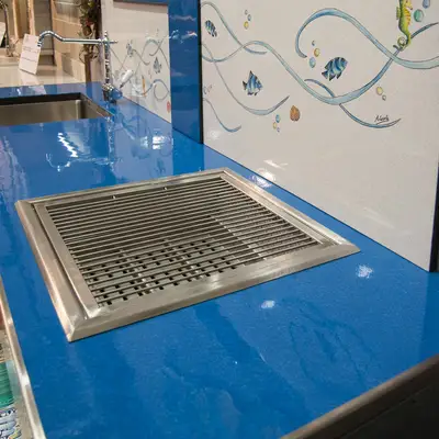 barbecue con piano blu mare