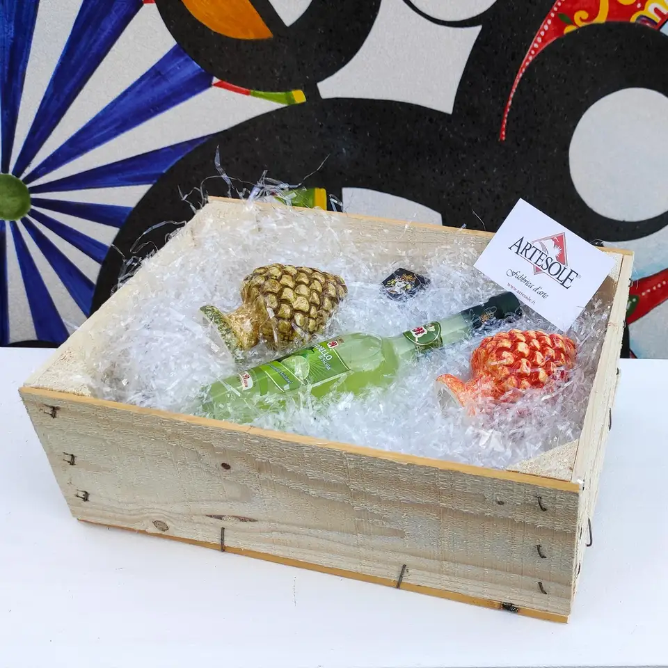 Box Regalo con Pigne decorato a mano
