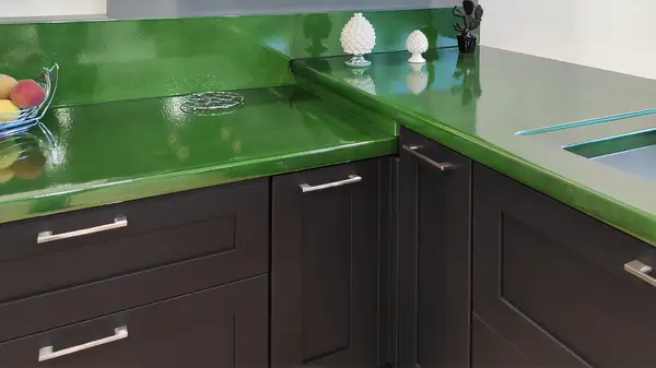 cucina moderna realizzata con materiali di alta qualità