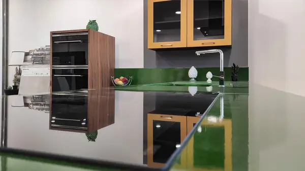 cucina con piano cottura a induzione