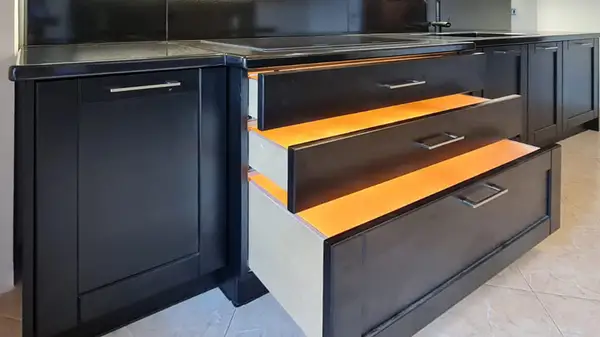 Cucina moderna con cassettoni