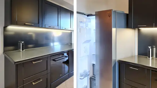 Cucina lineare moderna con prese a scomparsa
