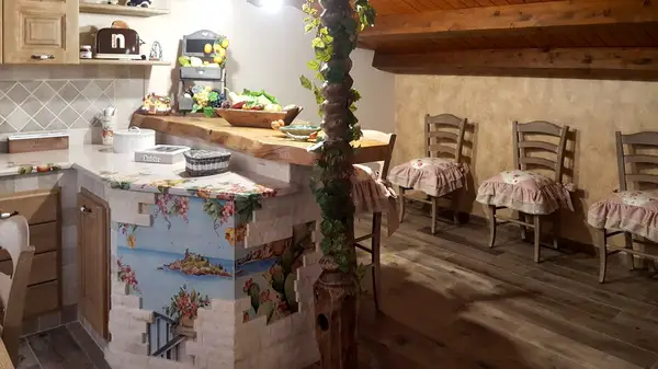 Cucina in muratura smontabile in stile shabby realizzata su progettazione