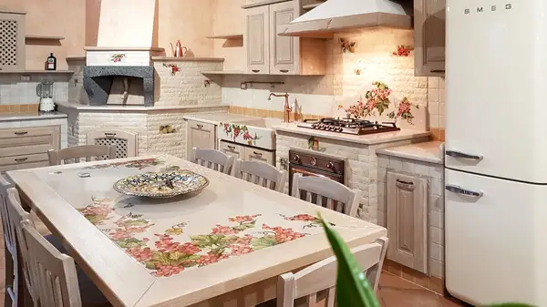 Cucina con top e tavolo in pietra lavica cucina dallo stile Siciliano con top e tavolo in pietra lavica decorati a mano