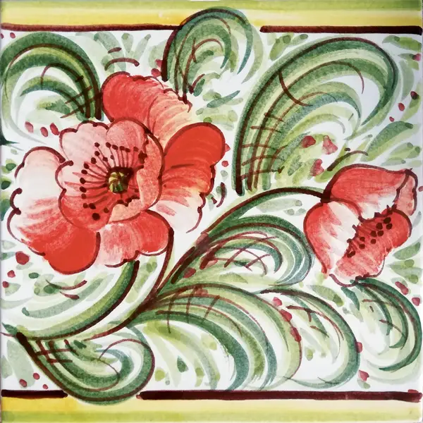 Mattonella decorata con grandi fiori rossi e foglie verdi ricurve su fondo chiaro, con bordi verdi e gialli