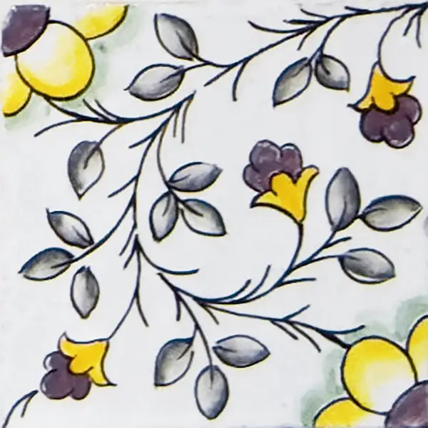 Mattonella decorata con piccoli fiori viola e gialli collegati da rami sottili con foglie grigio-blu su fondo bianco
