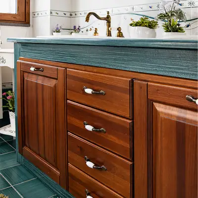 mobile bagno con rivestimento pietra lavica