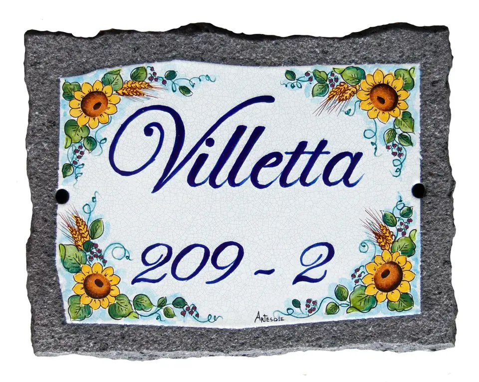 Targa villetta in pietra lavica con numero civico e decoro girasoli