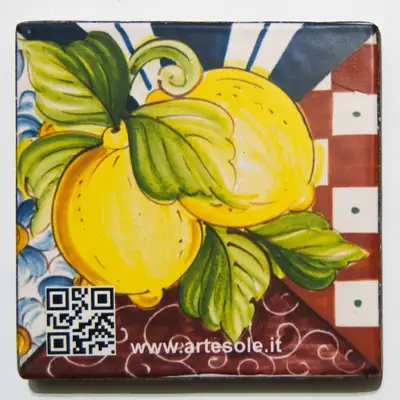 Gadget personalizzati con decori ispirati ai carretti siciliani