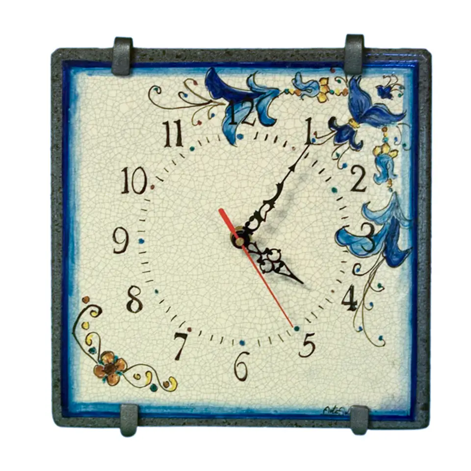Orologio in pietra lavica con numeri