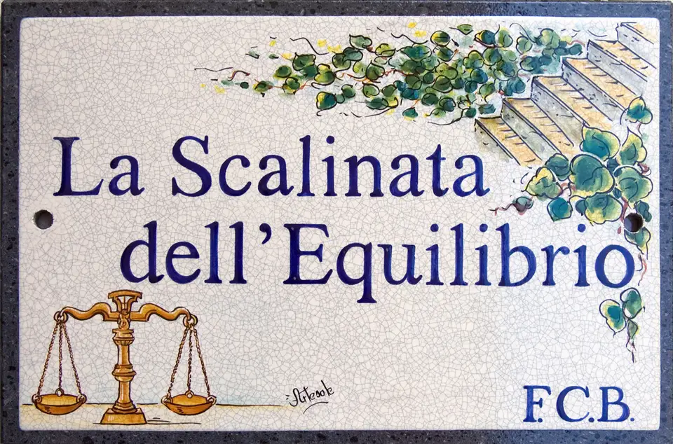 La Scalinata dell'Equilibrio, targa su pietra lavica decorata a mano. Personalizzabile!