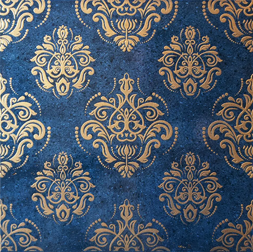 Piastrella con decoro damascato color oro fondo blu trasparente