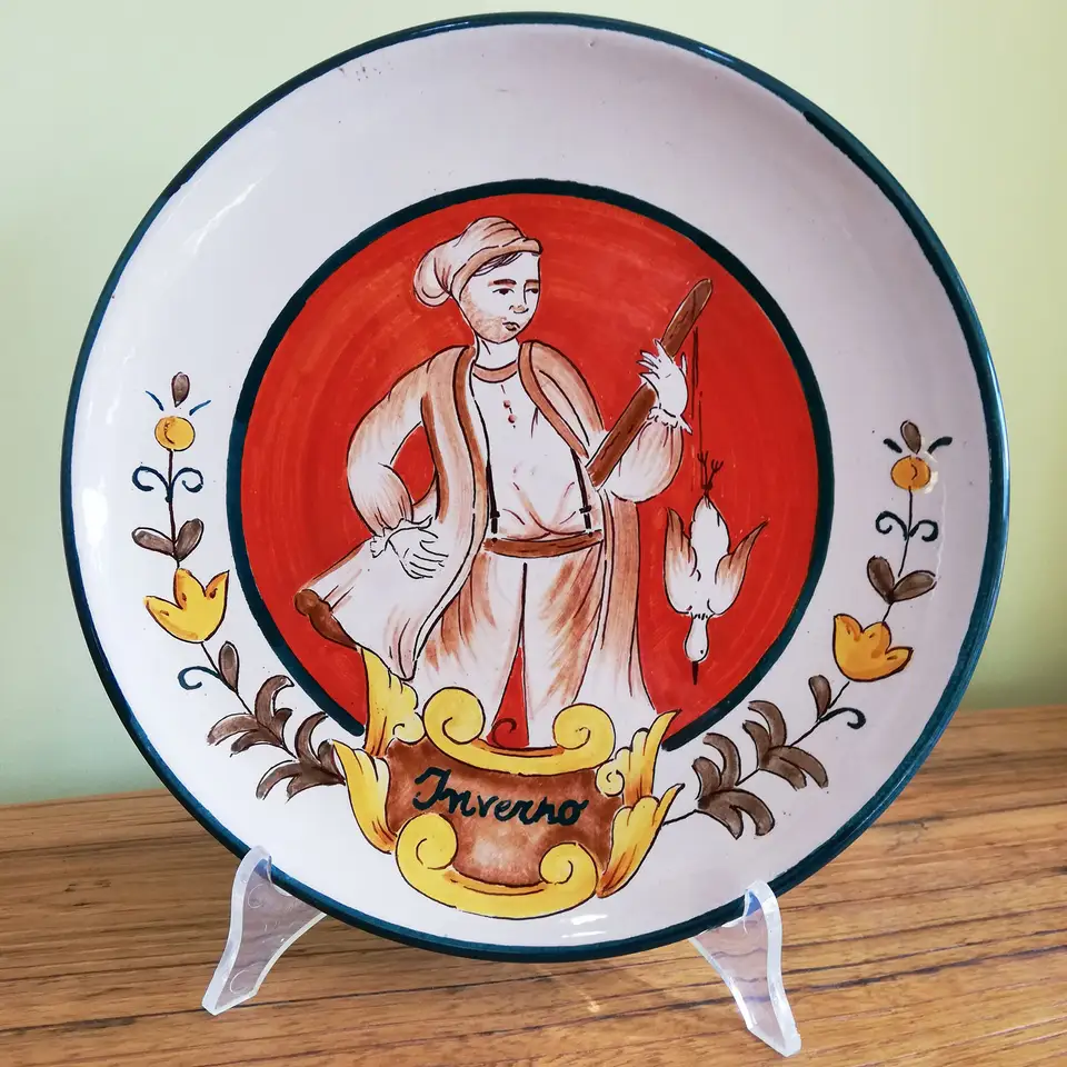 Piatto in ceramica dipinto a mano con decoro Inverno