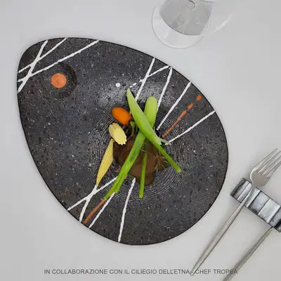 Piatto in pietra lavica con design moderno per alta cucina