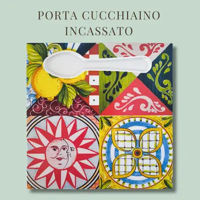 Piatto in ceramica artigianale con motivi decorativi siciliani