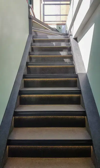 Scala in Pietra Lavica con Led