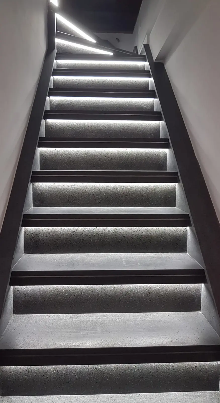 Scala in Pietra Lavica con Led