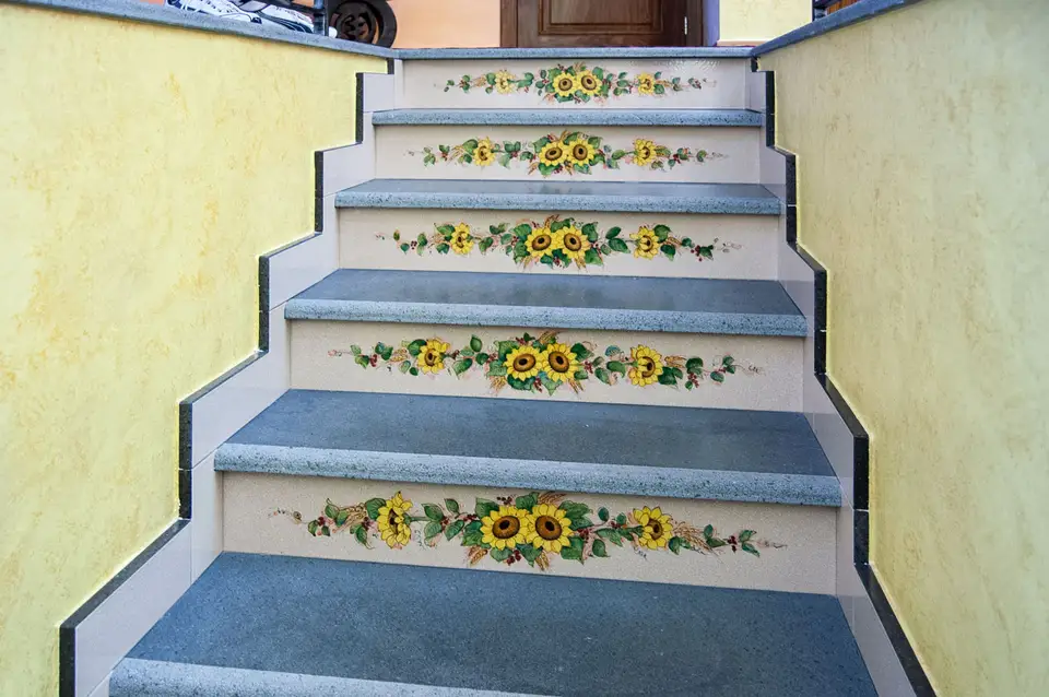 Scala in Pietra Lavica con decoro Girasoli