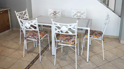 tavolo bianco in pietra lavica 6 posti