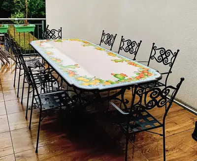 tavolo da esterno con base e sedie