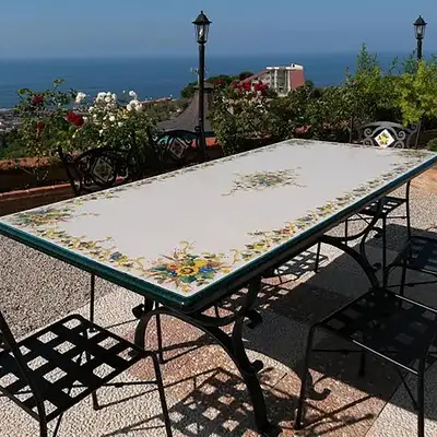 tavolo rettangolare in pietra lavica adatto per terrazzo ed esterni
