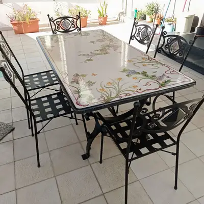 tavolo in pietra lavica decoro floreale dipinto a mano