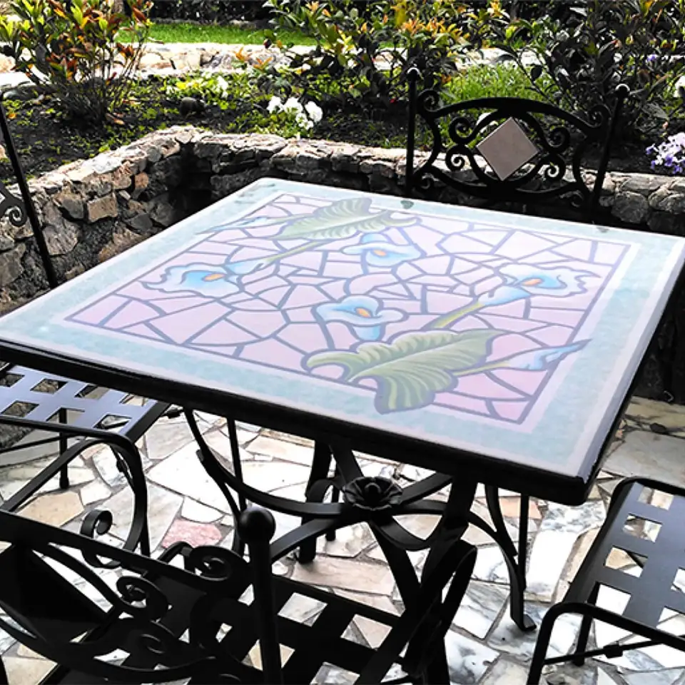 tavolo quadrato in pietra lavica con decoro calle dipinto a mano