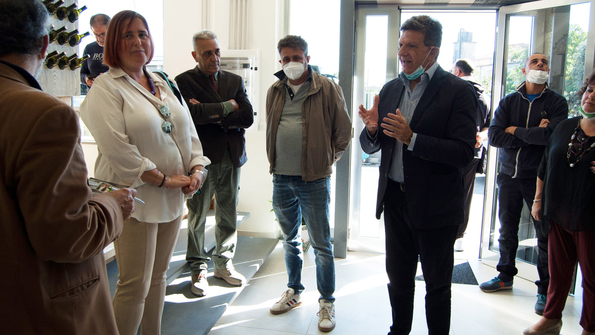 Il sindaco di Giarre, Dott. Leo Cantarella da il benvenuto agli operatori stranieri in visita presso l'Atelier ARTESOLE.