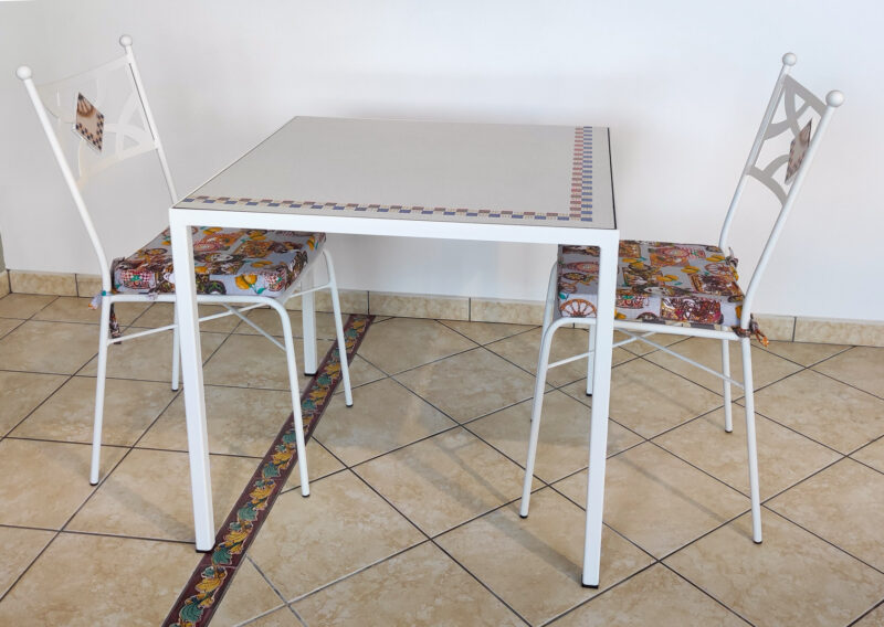 tavolo bianco con piano in pietra lavica