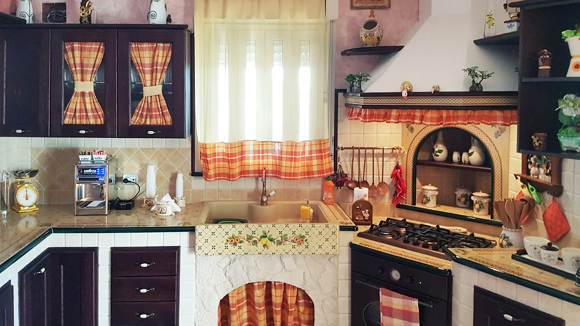cucina in finta muratura realizzata su progettazione modello Roma