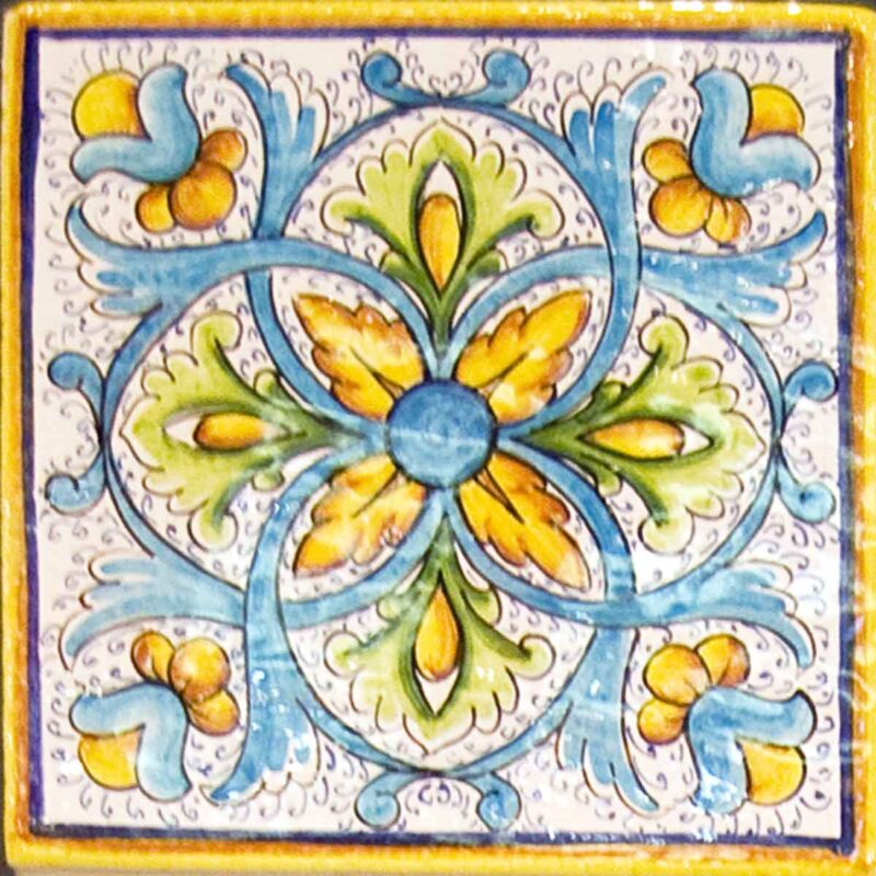 mattonella in ceramica decorata a mano