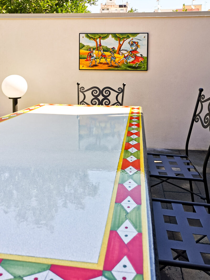 Tavolo in pietra lavica con decoro Sicilia