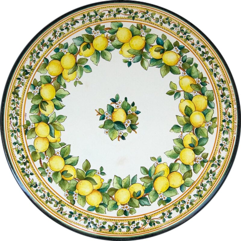 tavolo in pietra lavica con decoro limoni in stile siciliano